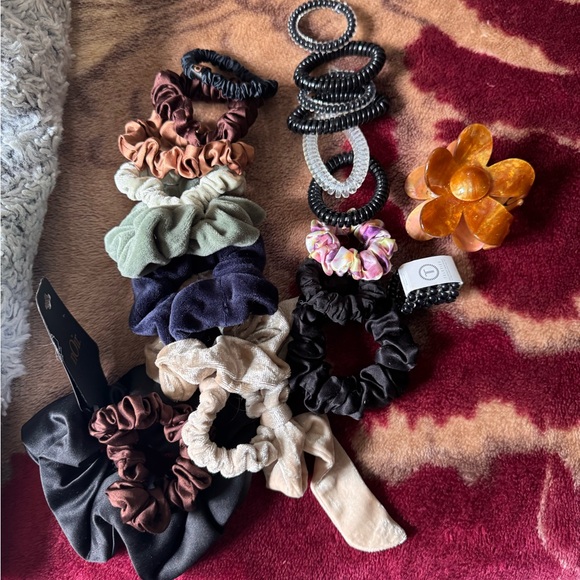 Stylish Hair Scrunchies and Clips Set - Picture 1 of 5